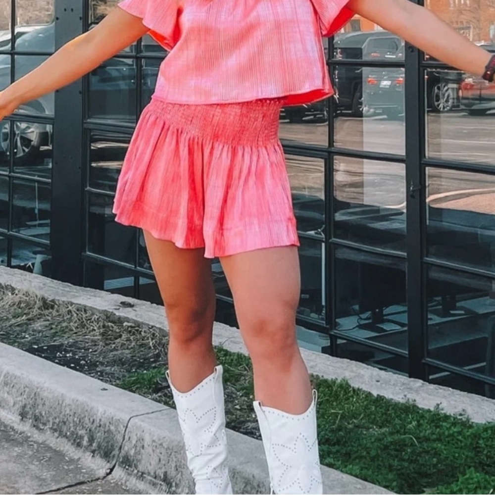 QUEEN OF SPARKLES Pink Short Sleeve Top